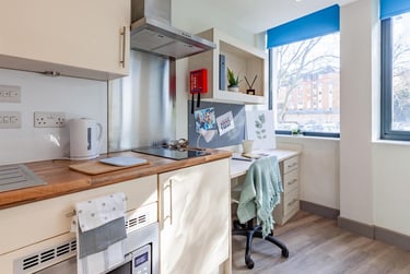 1 bed studio, St Peters Road, City Centre, Bournemouth, BH12NT - Image 1